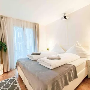 Luxury Cinema 2r Apt + Balcony / 65m² Apartment Leipzig